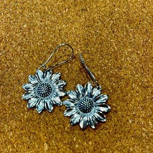 cute silver sunflower earrings.